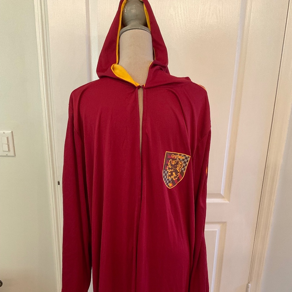 Harry Potter Red Long Hooded Cape size O/S w/ New Sqashmallow